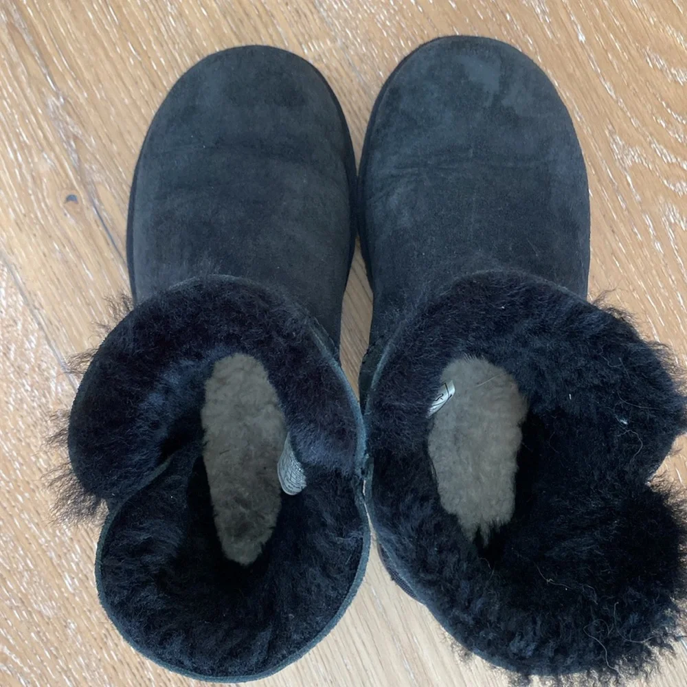 UGGs Womens Mini Bailey Button II (SIZE 5) - Picture 9 of 12